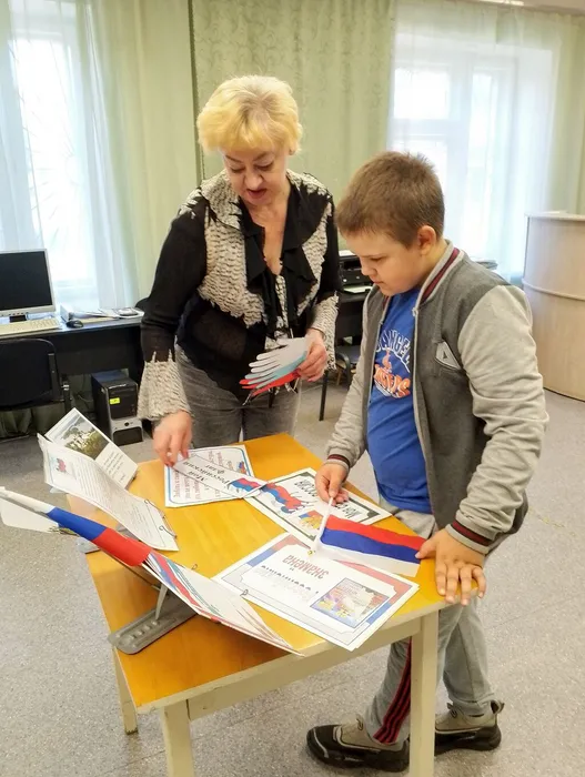 Патриотический час "Я поднимаю флаг моего государства"