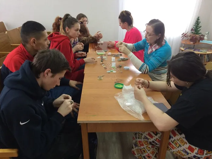 мастер – класс «Поделки из бисера»