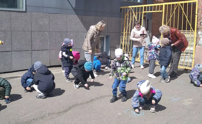 Праздничная программа «Раскрасим лето в яркие тона»