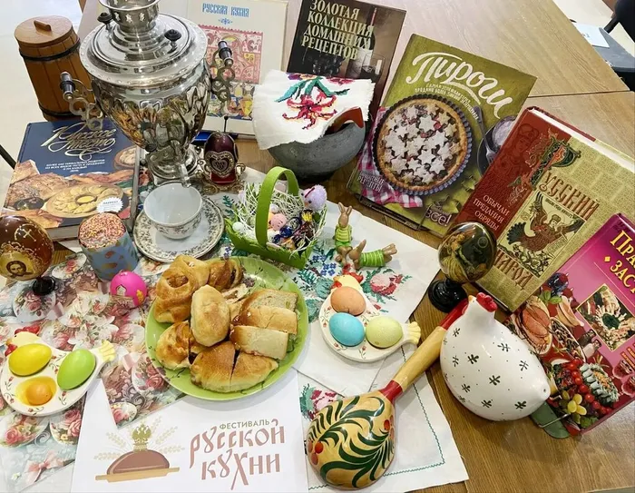 Выставка-викторина «Каша масляная, ложка крашенная»