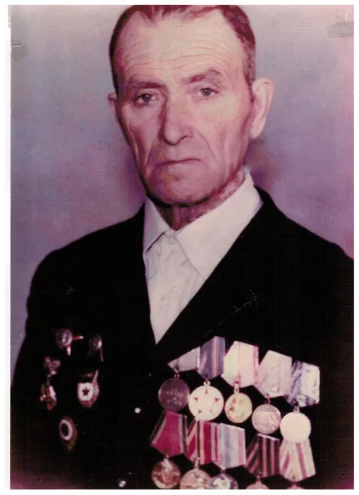 1. Морозов В.З., ветеран войны.