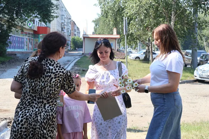 А ромашки – из солнца и снега!