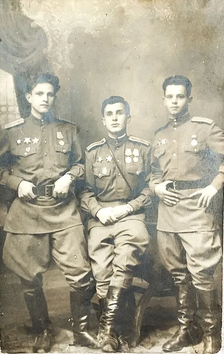2. Пугачев П.Я. в центре, г. Берлин, 10 сентября 1945 год