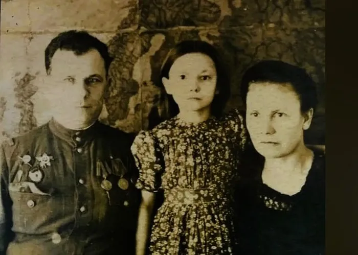 7. Дед Иван Нечаев пришел с войны.1946 год.