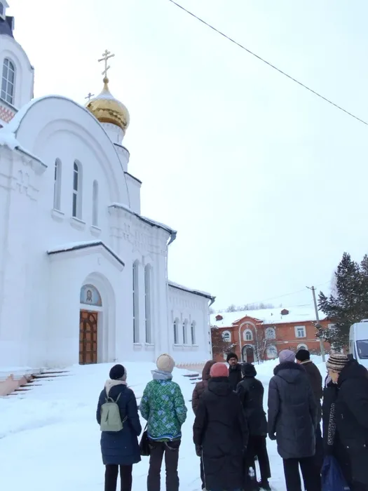 Туристы в библиотеке