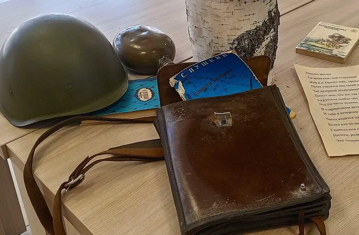 «О книги! Подняты они из мертвых танков, из окопов…»
