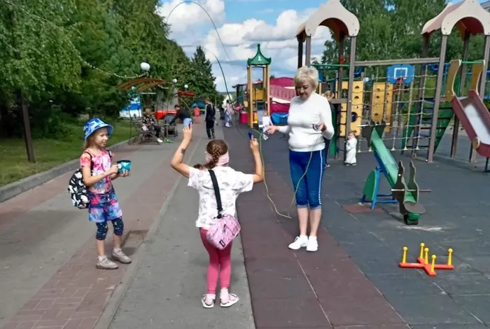 Возьмемся за руки, друзья!