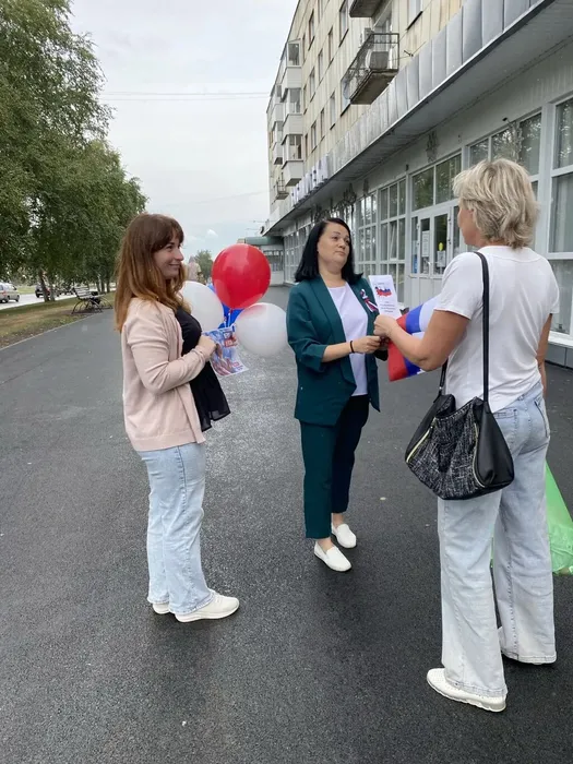 Праздничная акция "Мы символами Родины горды!"