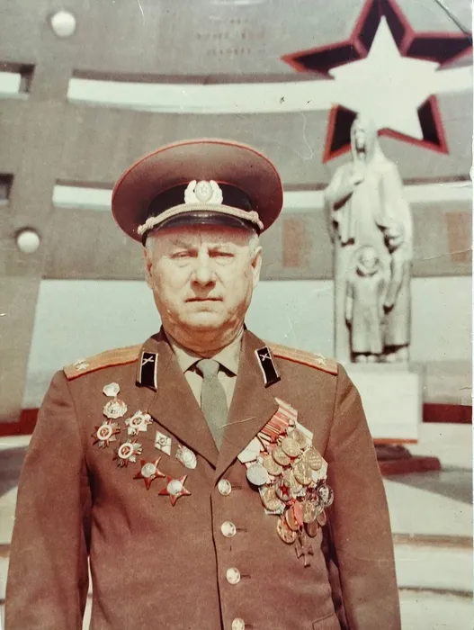 1. подполковник В.Е. Дубовик, 1990 год, 45 лет Победы.