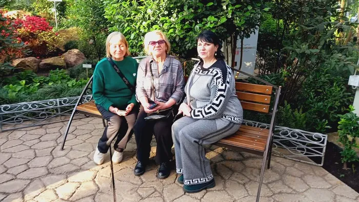 По райскому саду гуляя…