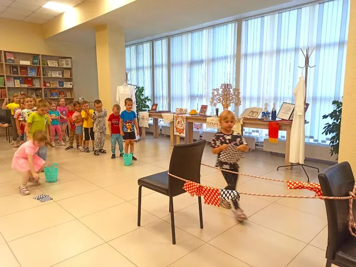 Познавательно-игровая программа «Вместе весело шагать»