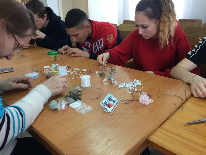 мастер – класс «Поделки из бисера»