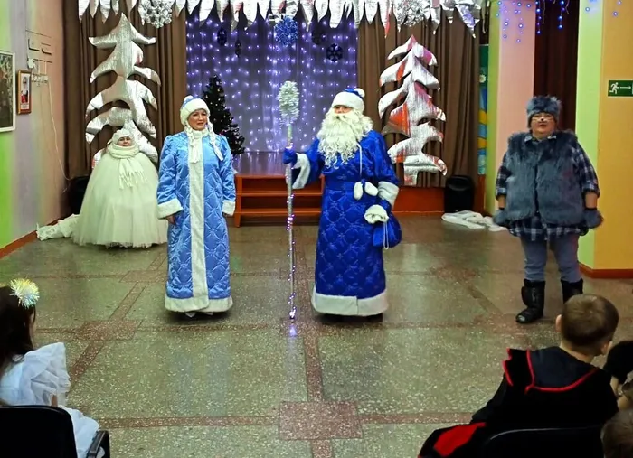 Новогодний утренник «Шутки под ёлкой»