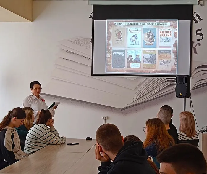 «О книги! Подняты они из мертвых танков, из окопов…»