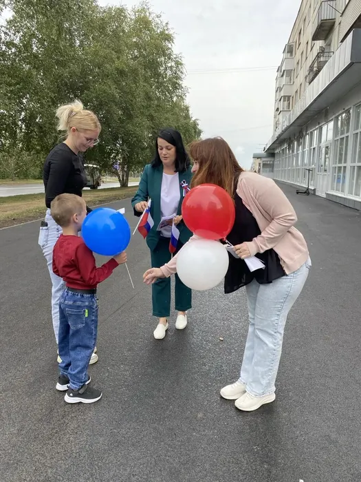 Праздничная акция "Мы символами Родины горды!"