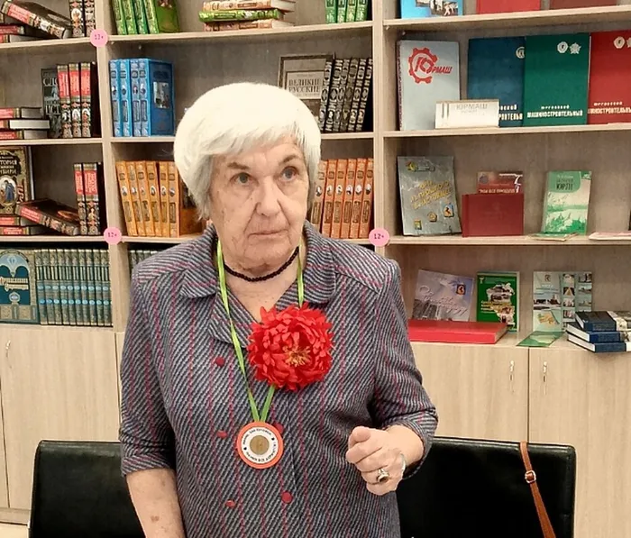 «Цветочный рай»: открытие выставки творческих работ Флоры Бабакиной