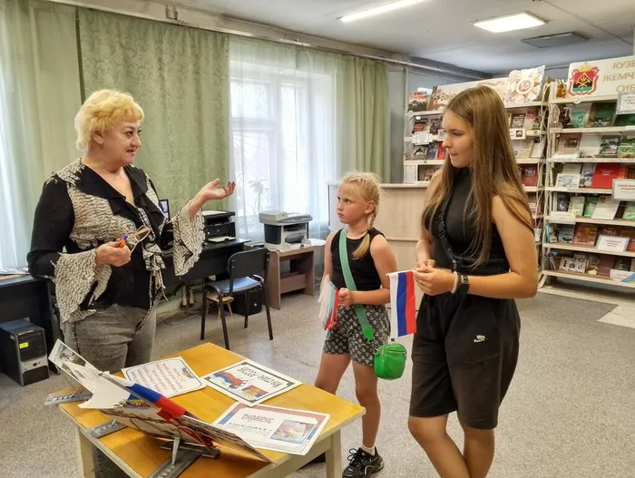 Патриотический час "Я поднимаю флаг моего государства"