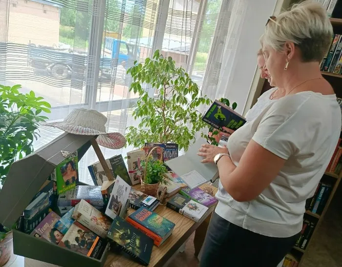 Открываем книжный чемодан