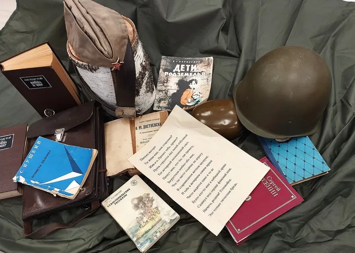 «О книги! Подняты они из мертвых танков, из окопов…»