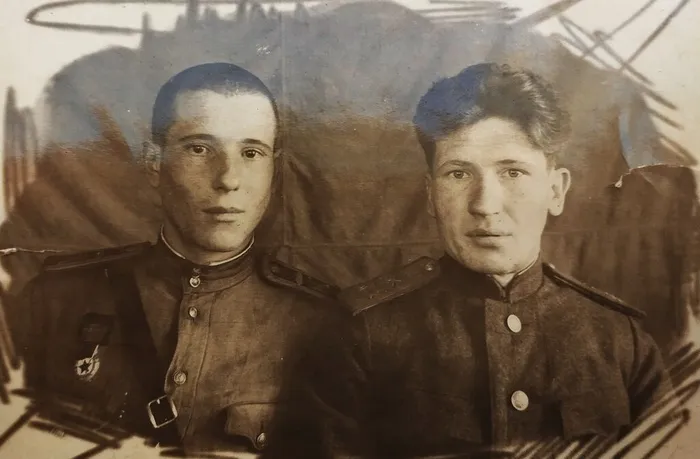 2. Братья  Афанасий и Евгений Ющенко, встреча после  госпиталя, 1943 год