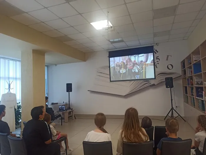 Семейный кинозал «Смотрим фильм – читаем книгу»