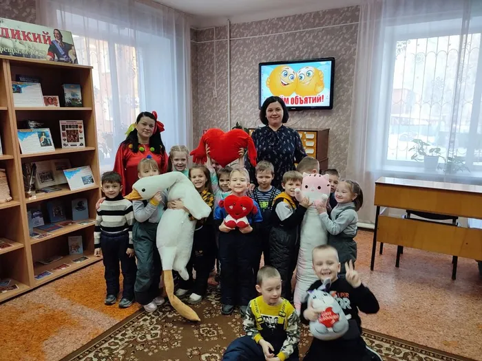 «От объятий станет всем теплей»