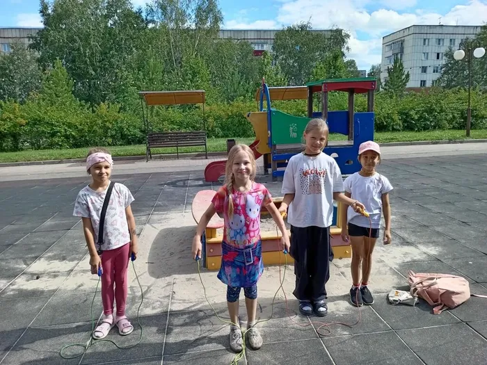 Возьмемся за руки, друзья!