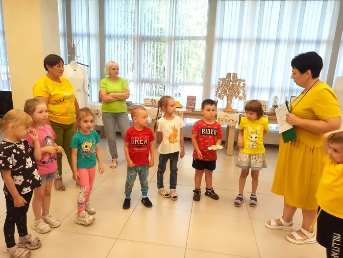 Познавательно-игровая программа «Вместе весело шагать»