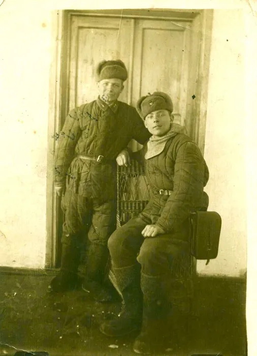2. Ковалев Александр справа. 16 февраля 1942 года, перед отправкой на фронт