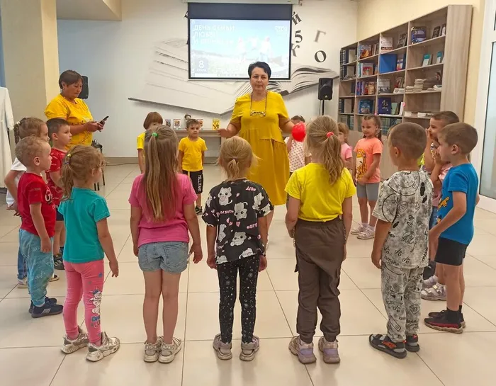 Познавательно-игровая программа «Вместе весело шагать»