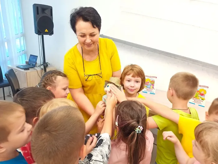 Познавательно-игровая программа «Вместе весело шагать»