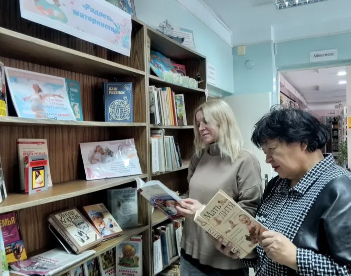 Выставка-диалог «Радость материнства»