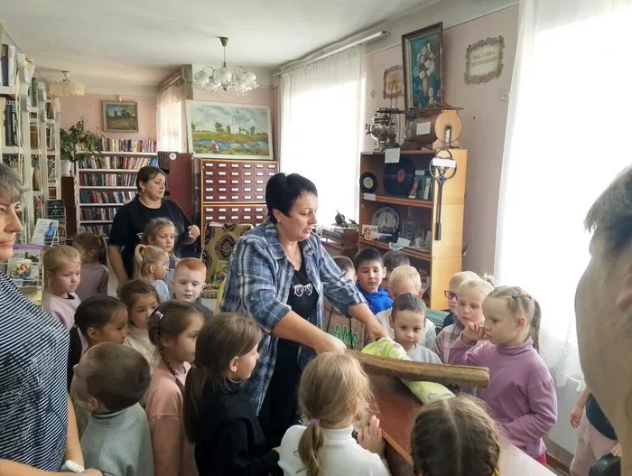 Музейный уголок "ХХ век в предметах быта"