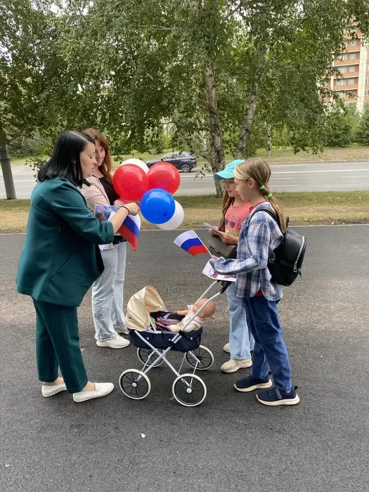 Праздничная акция "Мы символами Родины горды!"