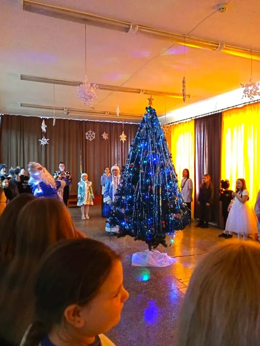 Новогодний утренник «Шутки под ёлкой»