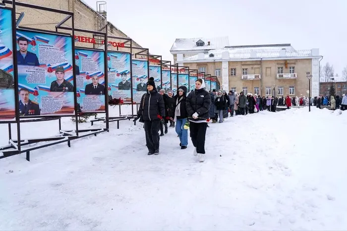 Героев славных имена, памятные стенды